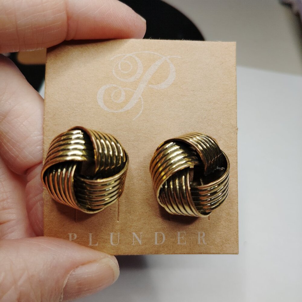 Plunder Designs Gold Knot Stud Earrings 1 Inch Vintage Style New on Card
